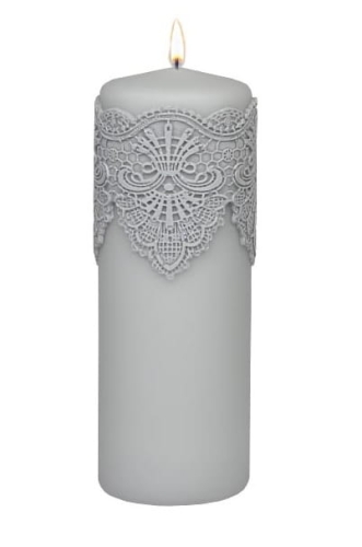 Świeca Koronka IV Słupek 7x20cm - Jasny Popielaty