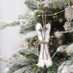 Zawieszka Drewniana Narty z Futerkiem 17cm - 3 kolory