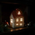 Dekoracyjny Domek Ceramiczny 9x13cm - Szary/Bordowy